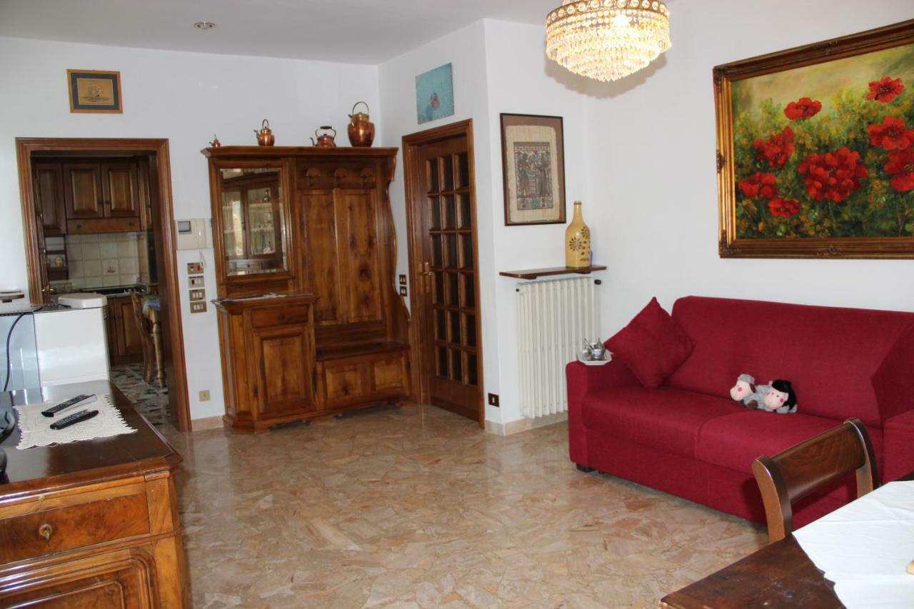 Hostal Le Coccole Del Trasimeno Tuoro sul Trasimeno Exterior foto